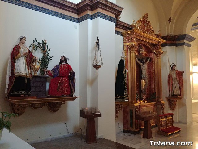 El grupo escultórico de Jesús y la Samaritana se encuentra expuesto en la capilla de Los Dolores de la Iglesia de Santiago - 5, Foto 5