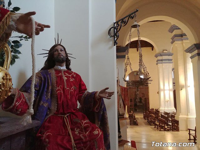 El grupo escultórico de Jesús y la Samaritana se encuentra expuesto en la capilla de Los Dolores de la Iglesia de Santiago, Foto 6