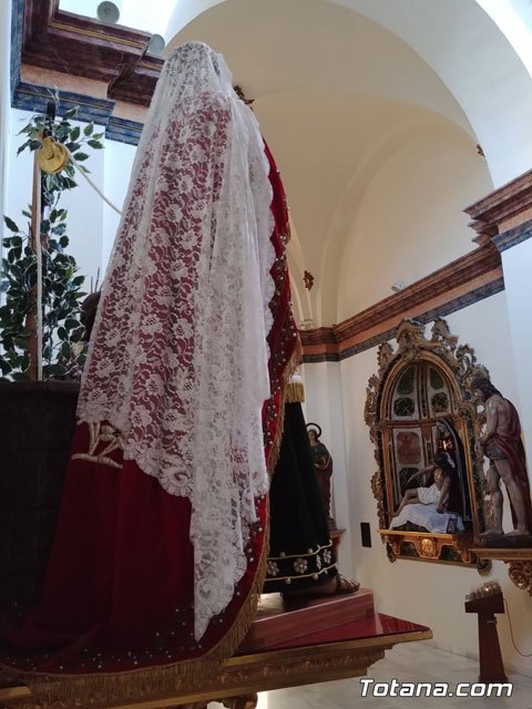 El grupo escultórico de Jesús y la Samaritana se encuentra expuesto en la capilla de Los Dolores de la Iglesia de Santiago, Foto 7