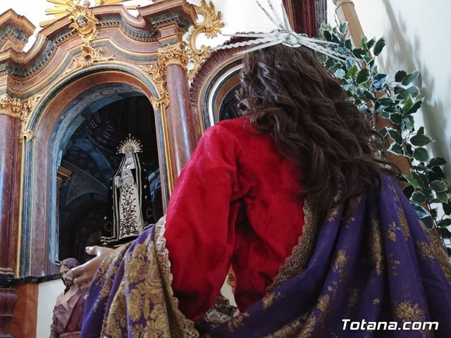 El grupo escultórico de Jesús y la Samaritana se encuentra expuesto en la capilla de Los Dolores de la Iglesia de Santiago, Foto 8