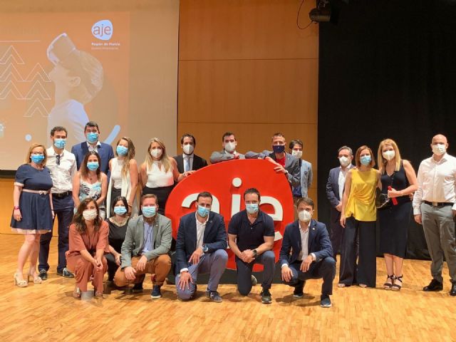 Rafael Azor, María del Mar Manzanares y Anthony Renton, finalistas del Premio Bankia Joven Empresario - 1, Foto 1