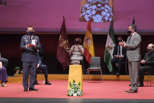 El Acuartelamiento Aéreo de Tablada, recibió la medalla de la ciudad de Sevilla - 2, Foto 2