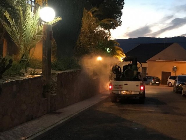 La concejala de Medio Ambiente vuelve a fumigar contra los mosquitos, Foto 1