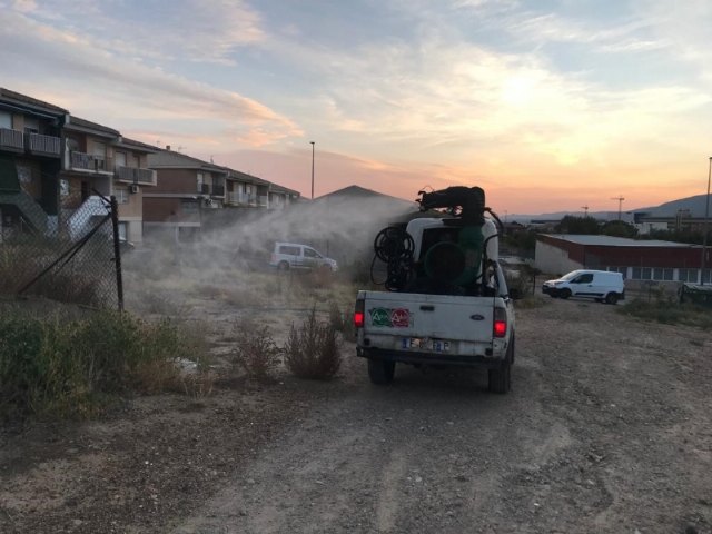 La concejala de Medio Ambiente vuelve a fumigar contra los mosquitos, Foto 2