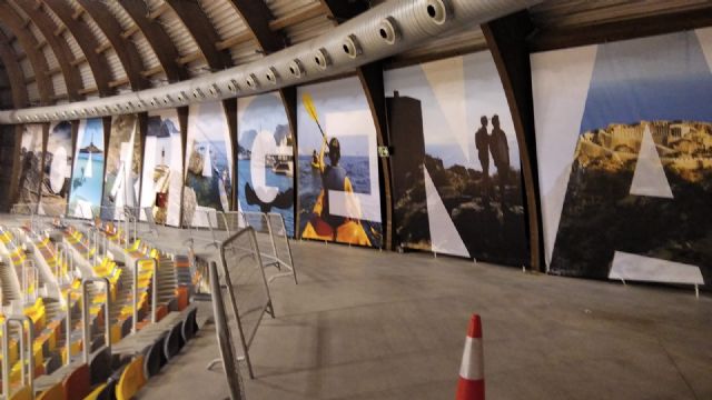 Un mural de Cartagena embellece la pista central del Palacio de Deportes - 1, Foto 1