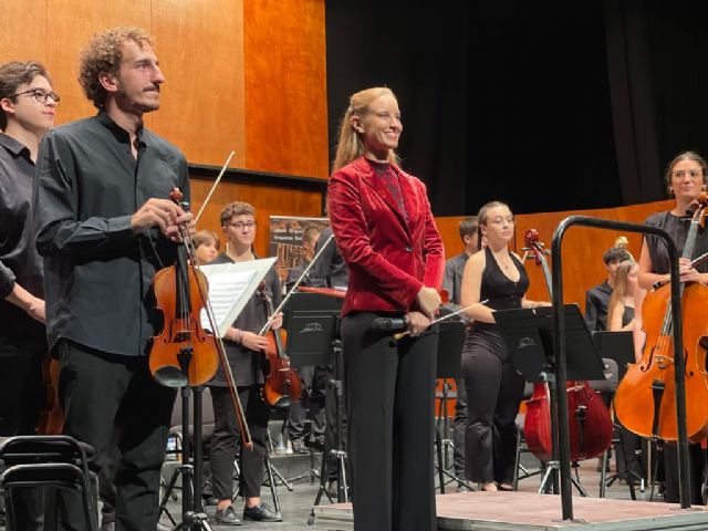 La directora aguileña Isabel Rubio dirige a la Joven Orquesta Sinfónica de Granada en el Auditorio de Águilas - 2, Foto 2