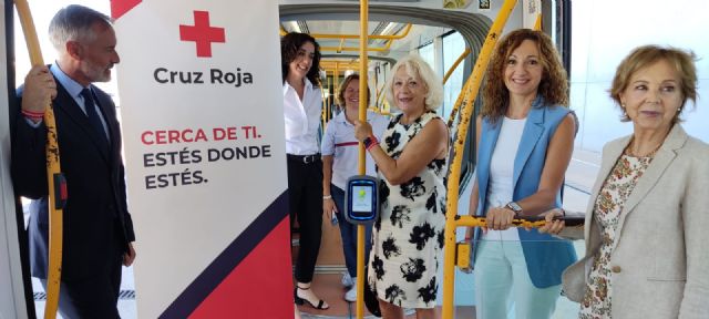 Cruz Roja y Tranvía de Murcia hacen pública una campaña que pone de manifiesto todo lo que aportan las Personas Mayores a nuestra sociedad - 1, Foto 1