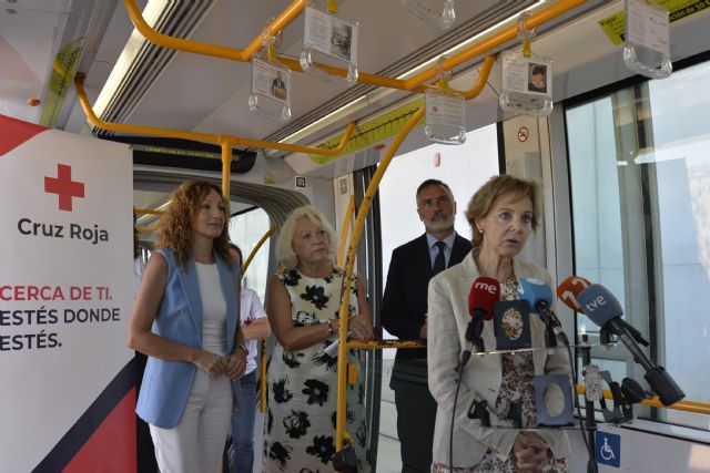 Cruz Roja y Tranvía de Murcia hacen pública una campaña que pone de manifiesto todo lo que aportan las Personas Mayores a nuestra sociedad - 3, Foto 3