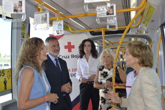 Cruz Roja y Tranvía de Murcia hacen pública una campaña que pone de manifiesto todo lo que aportan las Personas Mayores a nuestra sociedad - 4, Foto 4