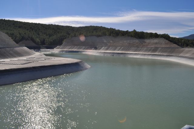 La CHS formaliza el contrato del proyecto de estabilizacin y adecuacin del vaso de la balsa de La Muela, Foto 1