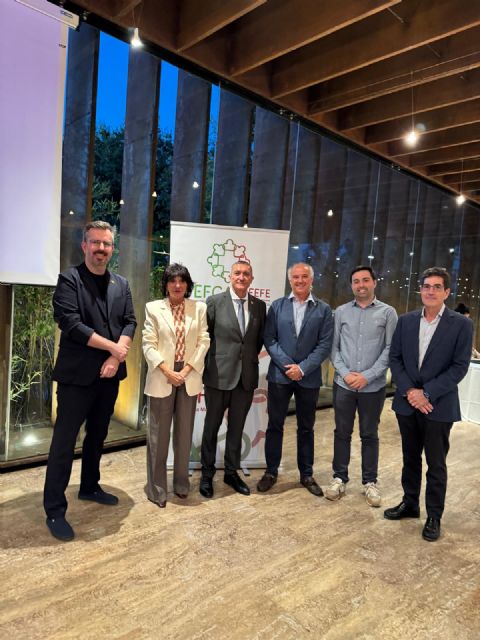 Mariano González recibe el Premio FEFCAM por su trabajo en pro de la profesión farmacéutica - 1, Foto 1