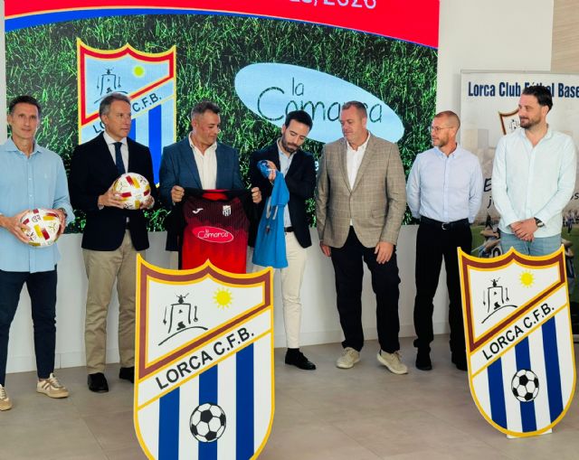 El Ayuntamiento de Lorca celebra la apuesta deportiva del grupo empresarial La Comarca con el Lorca Fútbol Base y su escuela - 1, Foto 1