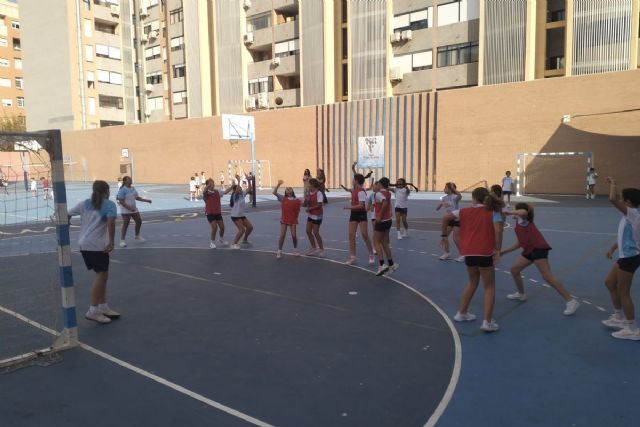 El Programa ADE y el Club Amigos Balonmano Cartagena CAB inician la ´gira´ por los colegios - 1, Foto 1