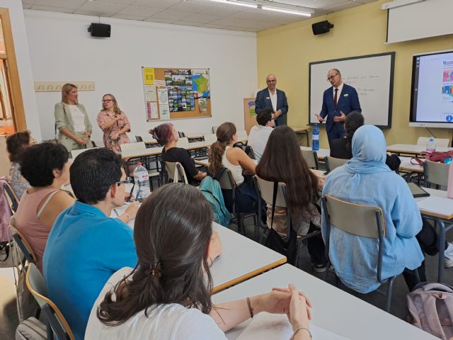 Cerca de 10.000 estudiantes se han matriculado ya en las escuelas oficiales de idiomas de la Región de Murcia - 2, Foto 2