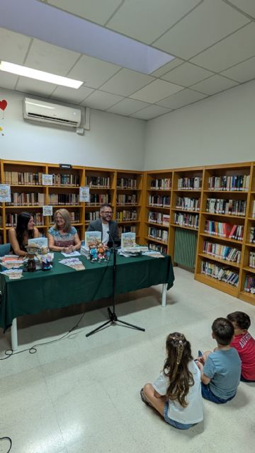 La Biblioteca Municipal de Bullas acoge la presentación y firma del cuento infantil 'Una Yincana Muy Especial' - 5, Foto 5