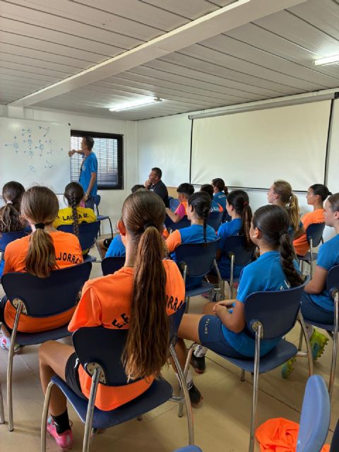 La Fundaci�n NexPoint Espa�a colabora con una donaci�n de mobiliario a la Escuela de F�tbol de La Aljorra