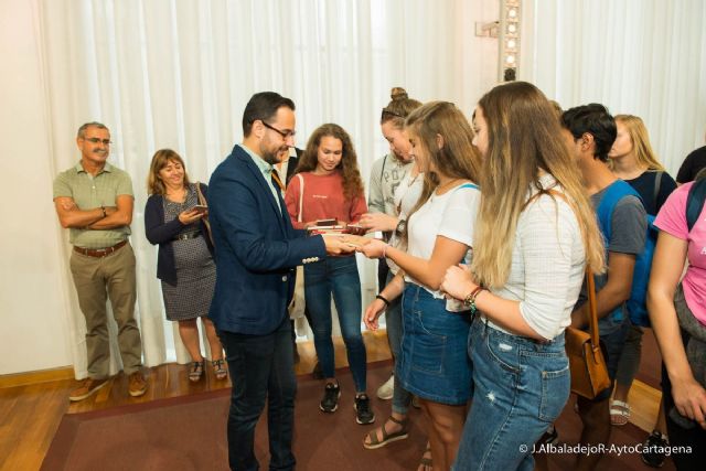 Alumnos noruegos de intercambio con el IES Jiménez de la Espada visitan el Palacio Consistorial - 1, Foto 1