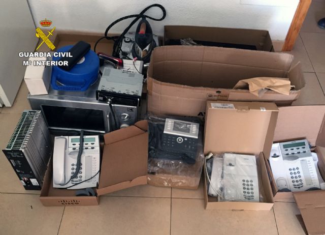 La Guardia Civil detiene a dos delincuentes habituales por la comisión de varios robos en viviendas y comercios - 3, Foto 3