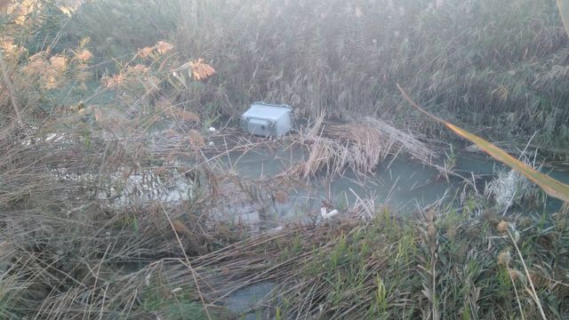 Huermur denuncia vertidos de plásticos, basura y purines al segura en Beniaján por las acequias - 4, Foto 4