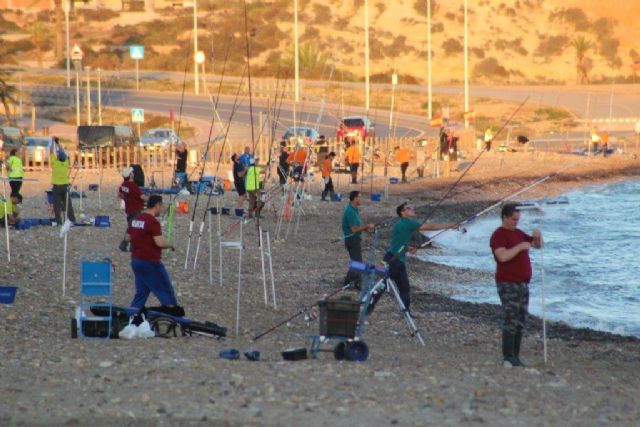 Un centenar de pescadores disputan el Campeonato de España Mar Costa en Mazarrn, Foto 1