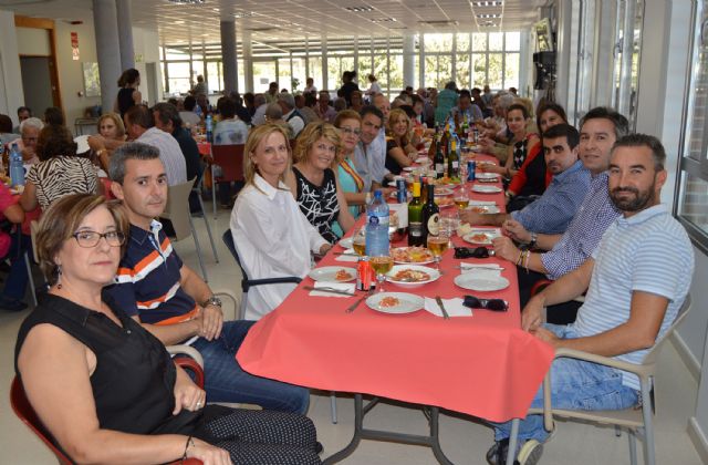 Multitudinaria comida de convivencia en el Centro Social de las Personas Mayores torreño por su 'Semana Cultural' - 1, Foto 1