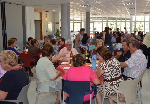 Multitudinaria comida de convivencia en el Centro Social de las Personas Mayores torreño por su 'Semana Cultural' - 2, Foto 2
