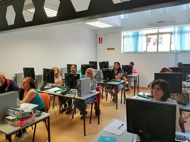 La Asociación Agua y Tierra se forma en Nuevas Tecnologías - 1, Foto 1