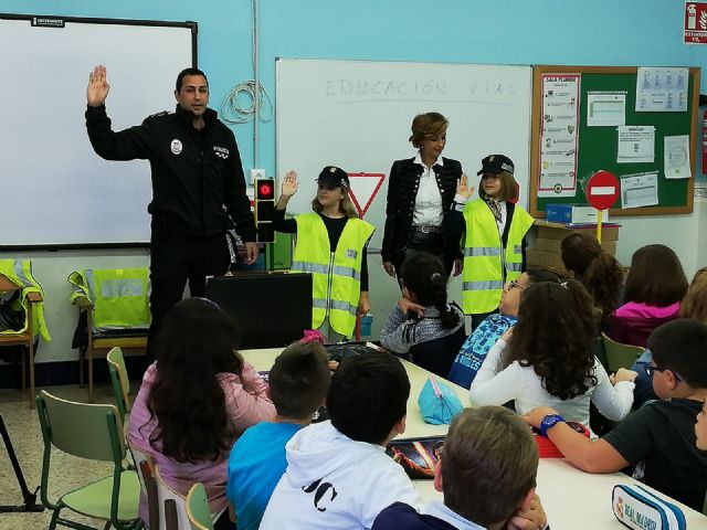 Policía Local de Lorca pone en marcha una estrategia de Educación Vial para valorar los conocimientos de los estudiantes lorquinos y mejorar la formación impartida - 2, Foto 2