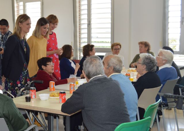 La directora general de Mayores disfruta de la 'Semana Cultural' del Centro de Personas Mayores - 2, Foto 2