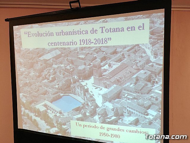Se celebra con gran aceptación la conferencia “Evolución urbanística de Totana a mediados del siglo XX”, Foto 4