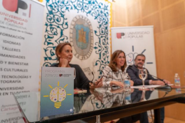 La escritora María Dueñas inaugura el curso 2019/2020 de la Universidad Popular de Cartagena - 1, Foto 1