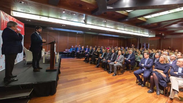 López Miras reclama estabilidad, certidumbre y un impulso reformista en España para afrontar un posible freno en el crecimiento económico - 3, Foto 3