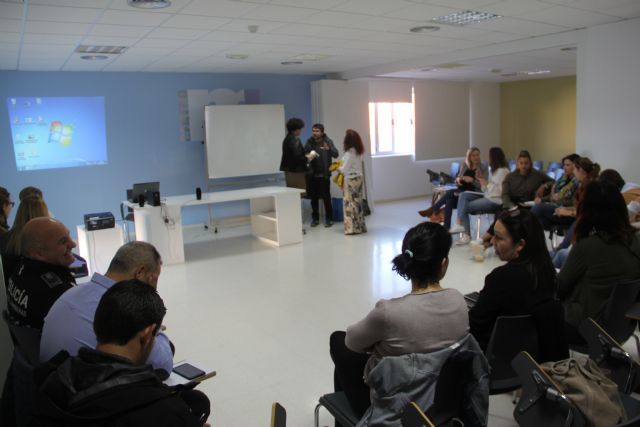 Profesionales socio sanitarios se forman para mejorar el trabajo en red ante casos de trastorno mental grave y drogodependencias - 1, Foto 1