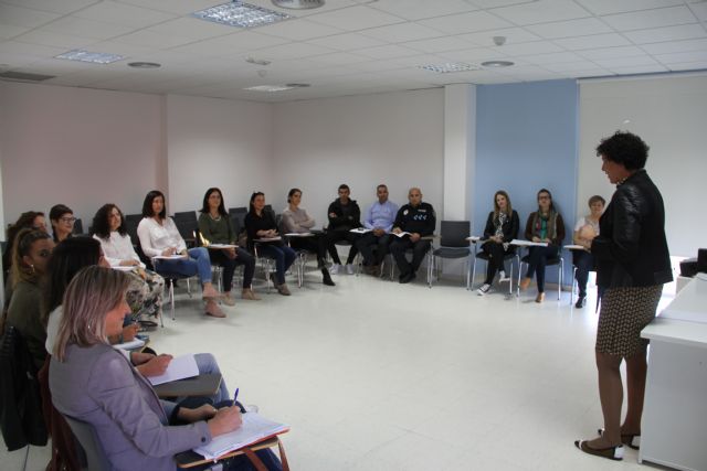 Profesionales socio sanitarios se forman para mejorar el trabajo en red ante casos de trastorno mental grave y drogodependencias - 2, Foto 2