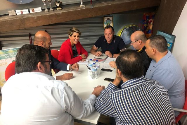 El Ayuntamiento y la Federación de Peñas del FC Cartagena preparan el Día del Peñista del club albinegro - 1, Foto 1