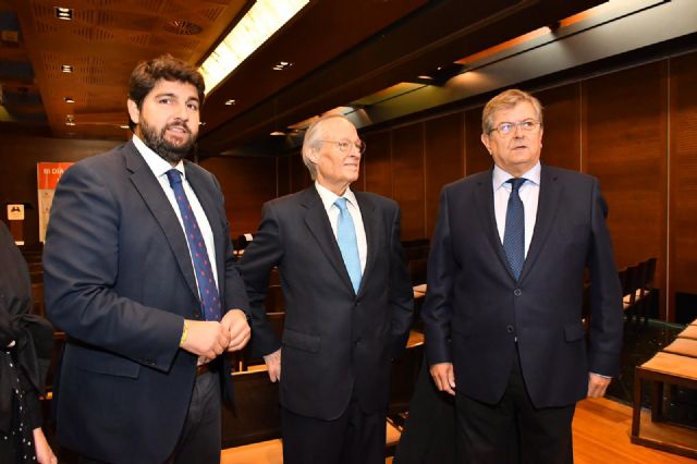 El exministro Josep Piqué advierte de los retos para Europa, España y Murcia en la economía global con ejes productivos variables en un contexto de nuevos países pujantes - 1, Foto 1