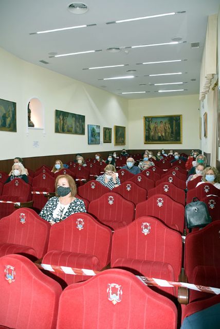 Presentación del libro de poemas GINECEO, de la autora Chus García, poeta, periodista y escritora - 1, Foto 1