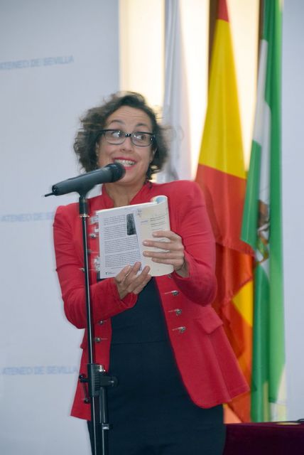 Presentación del libro de poemas GINECEO, de la autora Chus García, poeta, periodista y escritora - 2, Foto 2