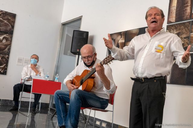 Cartagena recoge en un libro internacional el mundo del trovo - 1, Foto 1