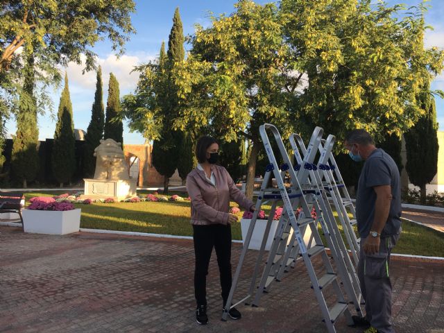 El Ayuntamiento ultima los trabajos de puesta a punto del cementerio municipal con motivo del Día de Todos los Santos 2021 - 2, Foto 2
