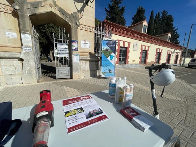 Murcia activa la campa&ntilde;a para prevenir la aparición del mosquito tigre en los cementerios - 2, Foto 2