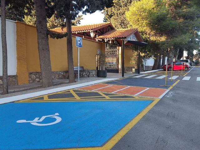 El Ayuntamiento de Puerto Lumbreras incrementa el servicio de transporte público y prepara el cementerio para el Día de Todos los Santos - 2, Foto 2