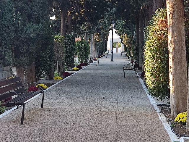 El Ayuntamiento de Puerto Lumbreras incrementa el servicio de transporte público y prepara el cementerio para el Día de Todos los Santos - 3, Foto 3