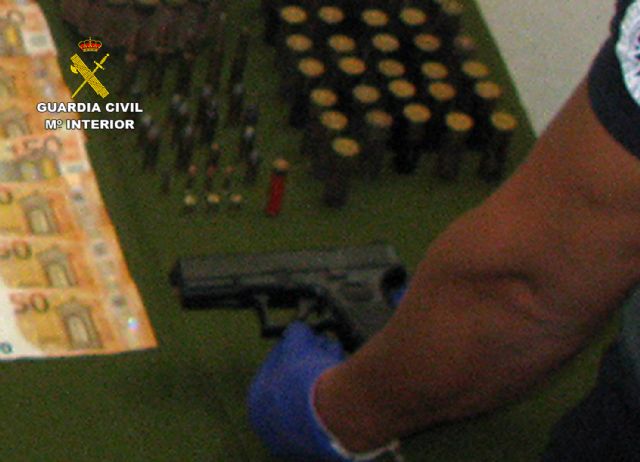 La Guardia Civil desmantela un activo punto de venta de drogas en un domicilio de Alhama de Murcia, Foto 4