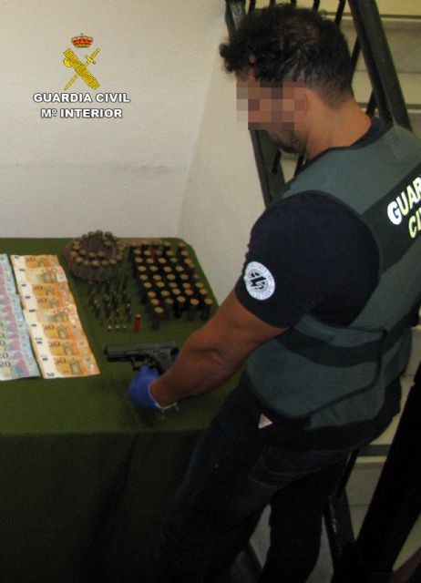 La Guardia Civil desmantela un activo punto de venta de drogas en un domicilio de Alhama de Murcia, Foto 5