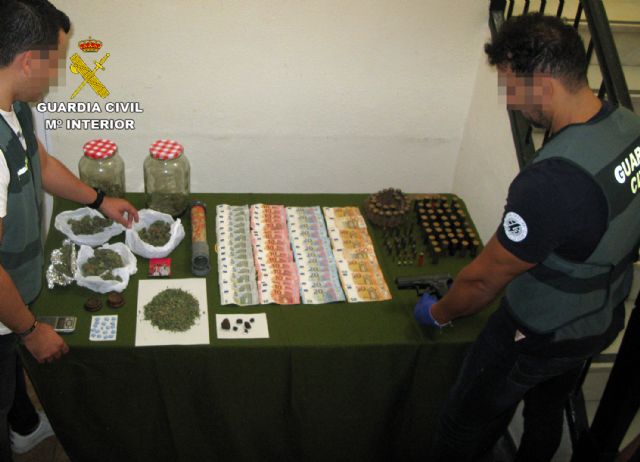 La Guardia Civil desmantela un activo punto de venta de drogas en un domicilio de Alhama de Murcia, Foto 6