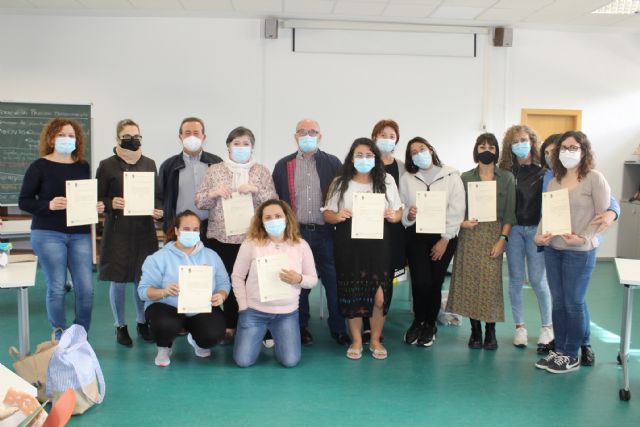 Hoy ha finalizado la parte teórica de la acción formativa Arreglos y adaptaciones en prendas de textil y piel - 1, Foto 1