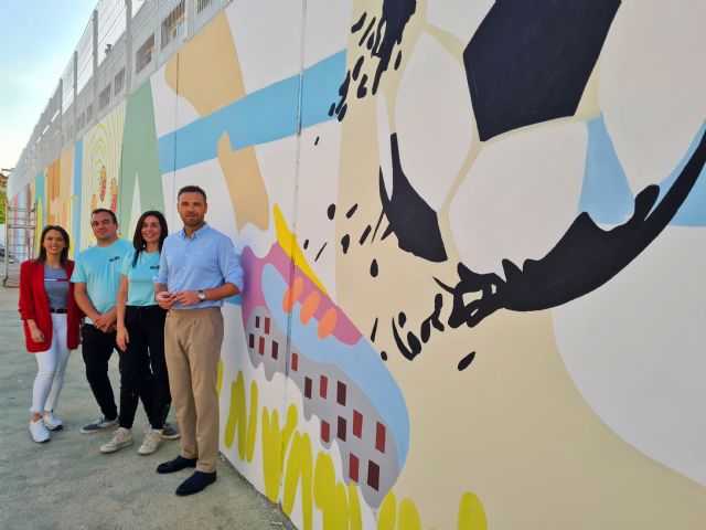 Un mural artístico de cerca de cien metros decorará los exteriores del Complejo Deportivo Francisco Fernández Torralba - 1, Foto 1