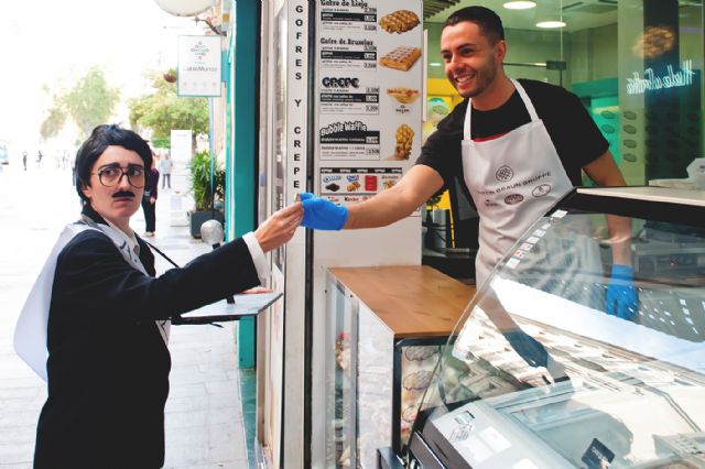 SIME: Alcatrón 3.0, la versión mejorada de nuestro alcalde artificial, recorre el centro de la ciudad interactuando con los vecinos - 3, Foto 3