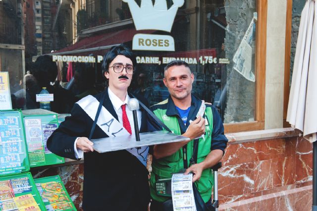 SIME: Alcatrón 3.0, la versión mejorada de nuestro alcalde artificial, recorre el centro de la ciudad interactuando con los vecinos - 5, Foto 5